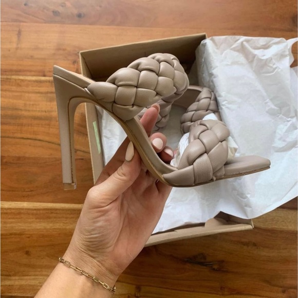 Never Worn Steve Madden Beige Heels Size 7.5 - Picture 3 of 4